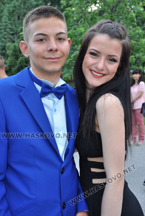 С много настроение и бурно отброяване до 12 започна балът на Механото