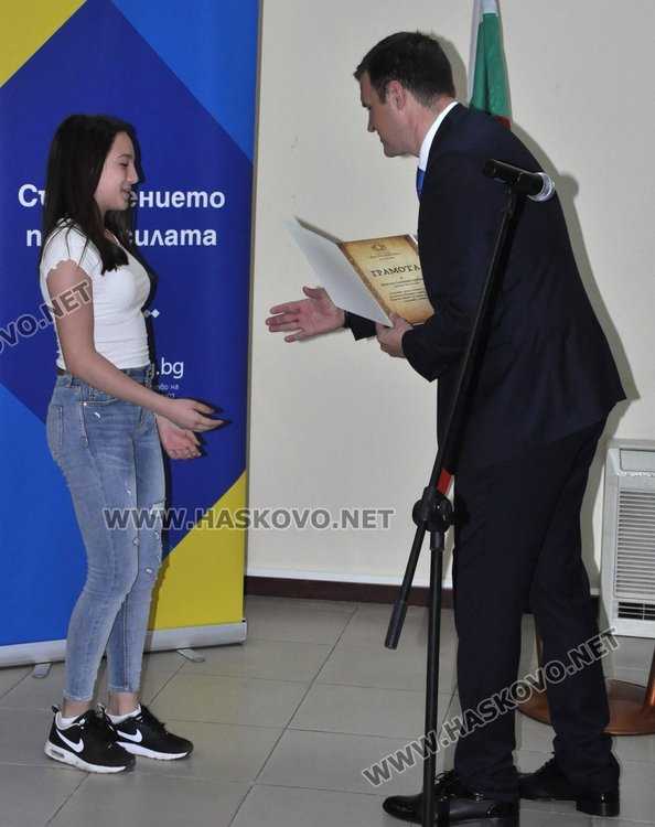 Шестима хасковски учители получиха награди от МОН