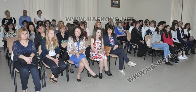 Шестима хасковски учители получиха награди от МОН