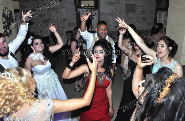 С цвета на 2018 и царствено златно абитуриентките на ПГЛП посрещнаха зрелостта