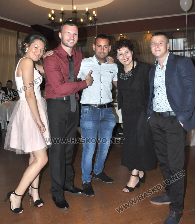 Випуск 2018 от ПГССТ вдигна последната си наздравица