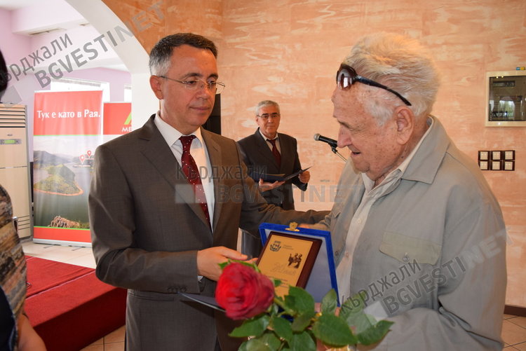 Хасан Азис към Тодор Мухтаров: Имаме нужда от вашия хумор!