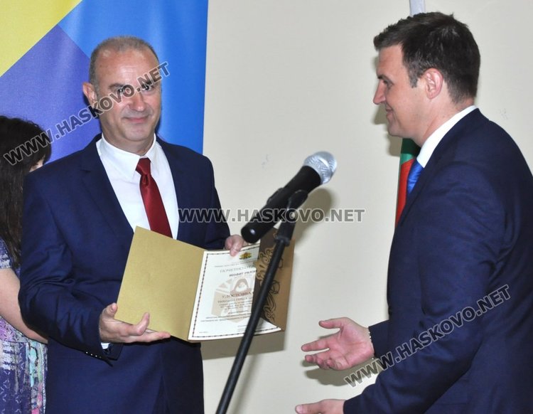 Шестима хасковски учители получиха награди от МОН