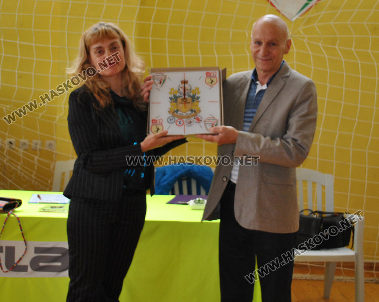 Отличиха заслужили хасковски хандбалисти за 60 г. хандбал в България