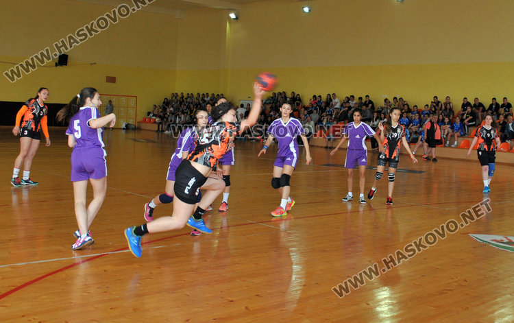 Отличиха заслужили хасковски хандбалисти за 60 г. хандбал в България