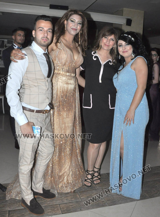 С цвета на 2018 и царствено златно абитуриентките на ПГЛП посрещнаха зрелостта