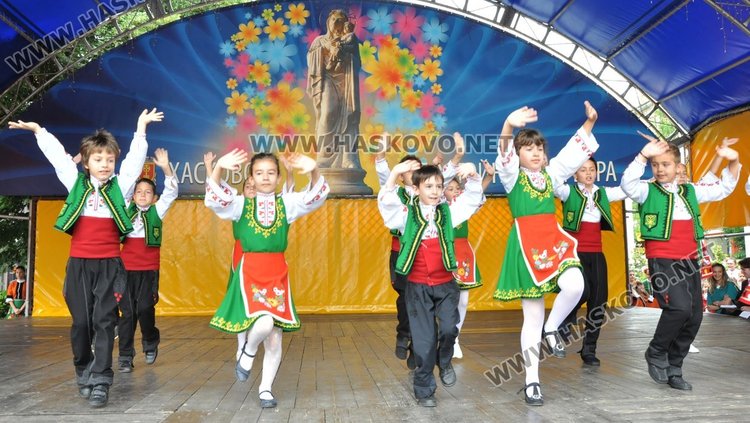 Хасково посрещна 24 май с шествие до пл. „Свобода" и пя "Върви, народе възродени"