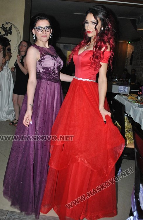 С цвета на 2018 и царствено златно абитуриентките на ПГЛП посрещнаха зрелостта