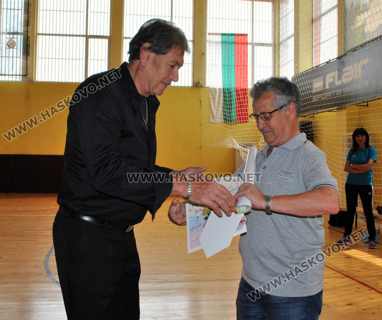 Отличиха заслужили хасковски хандбалисти за 60 г. хандбал в България