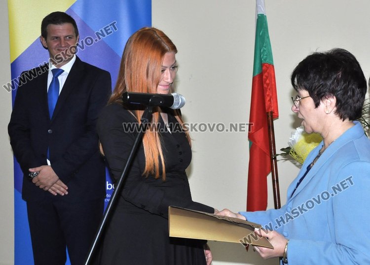 Шестима хасковски учители получиха награди от МОН