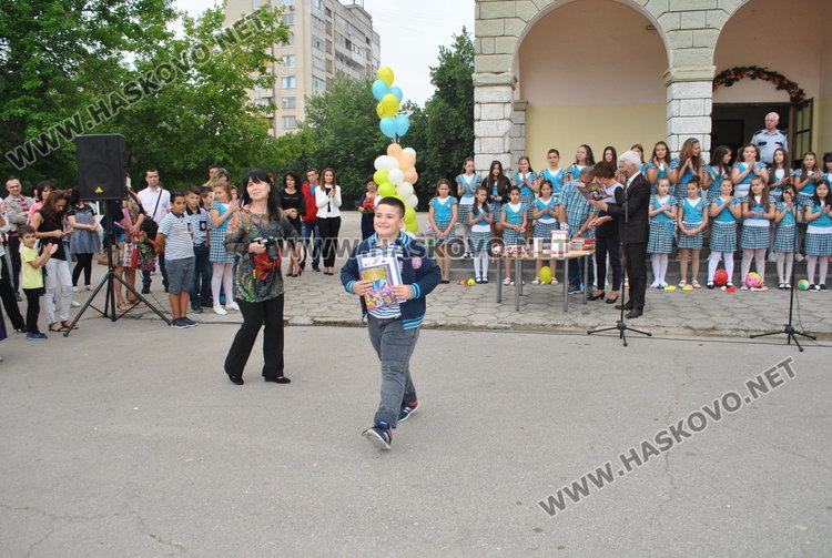 Седмокласничка и учителка по БЕЛ са Смирненци на годината