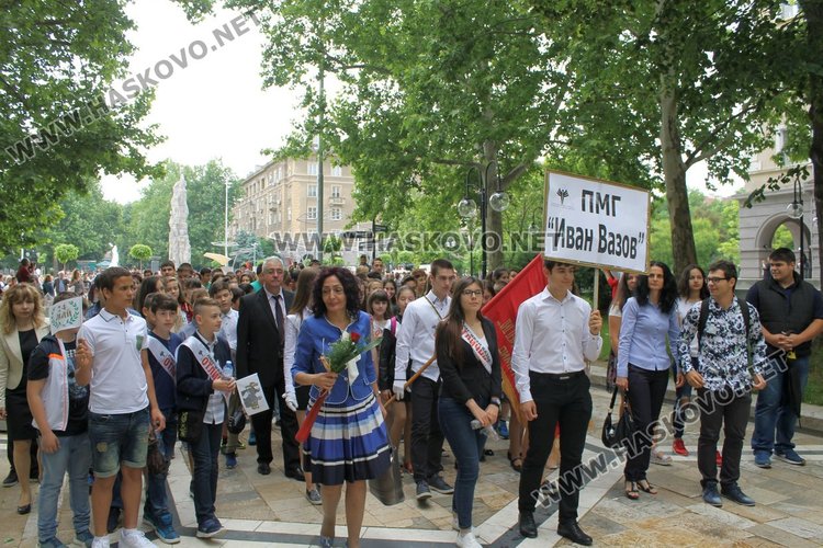 Пъстро шествие на училищата за 24-ти май