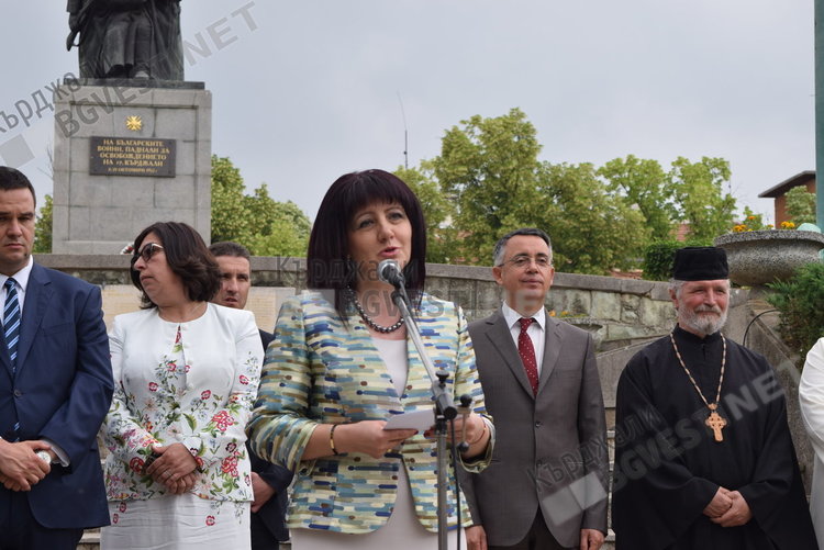 Председателят  на парламента поздрави Кърджали за 24 май,  кметът награди отличници