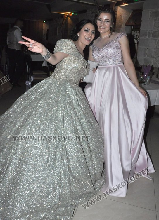 С цвета на 2018 и царствено златно абитуриентките на ПГЛП посрещнаха зрелостта