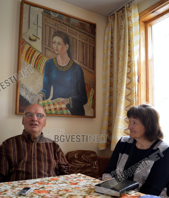 Семейство Чакърови са създали неповторима атмосфера в дома си, част от която са картините на учителя по физика