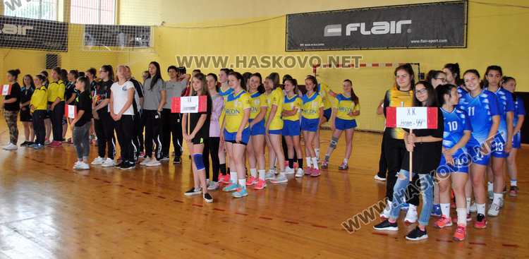 Отличиха заслужили хасковски хандбалисти за 60 г. хандбал в България