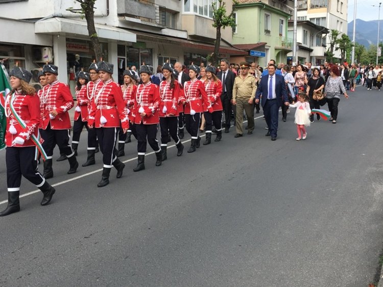 За пръв път от години шествие за 24 май в Смолян, празникът отбелязан подобаващо 