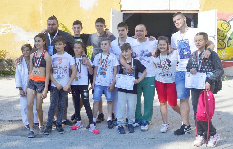 17 участника и 17 медала от държавното първенство по джу-джицу за СК Бугари