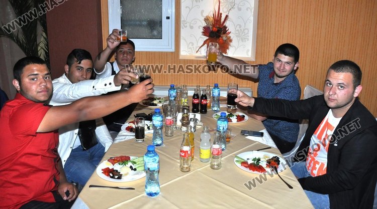 Випуск 2018 от ПГССТ вдигна последната си наздравица