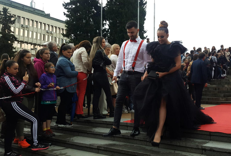 Асеновград пожела попътен вятър на абитуриентите от СУ „Св. Княз Борис I”