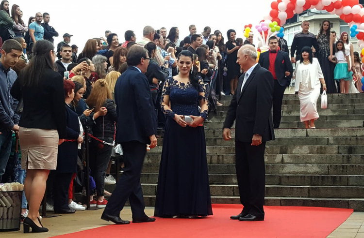 Асеновград пожела попътен вятър на абитуриентите от СУ „Св. Княз Борис I”