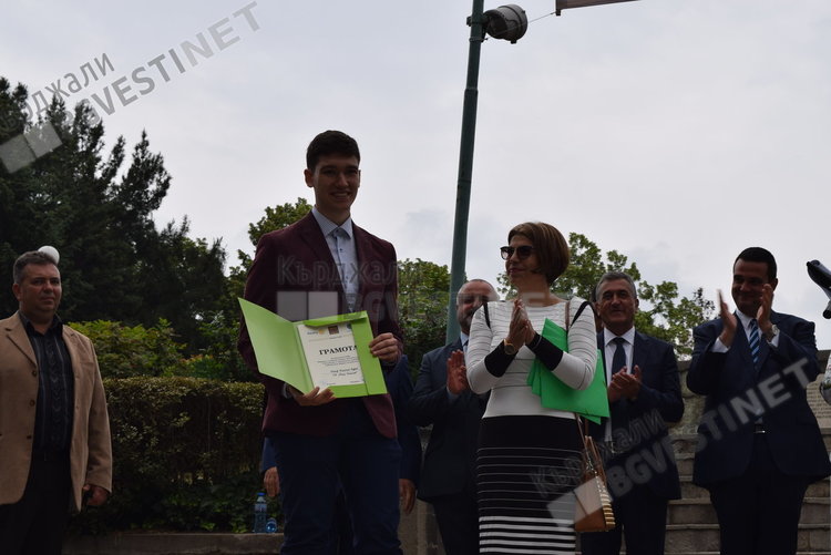 Ротари клуб Кърджали връчи стипендии на четирима зрелостници