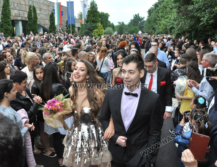 На випуск 2018 на Математическата гимназия ще му върви по вода