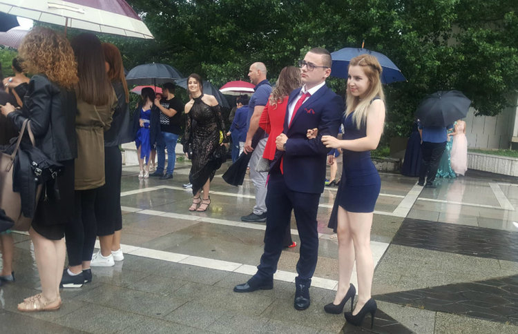 Асеновград пожела попътен вятър на абитуриентите от СУ „Св. Княз Борис I”