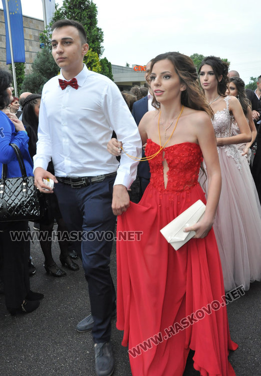 На випуск 2018 на Математическата гимназия ще му върви по вода