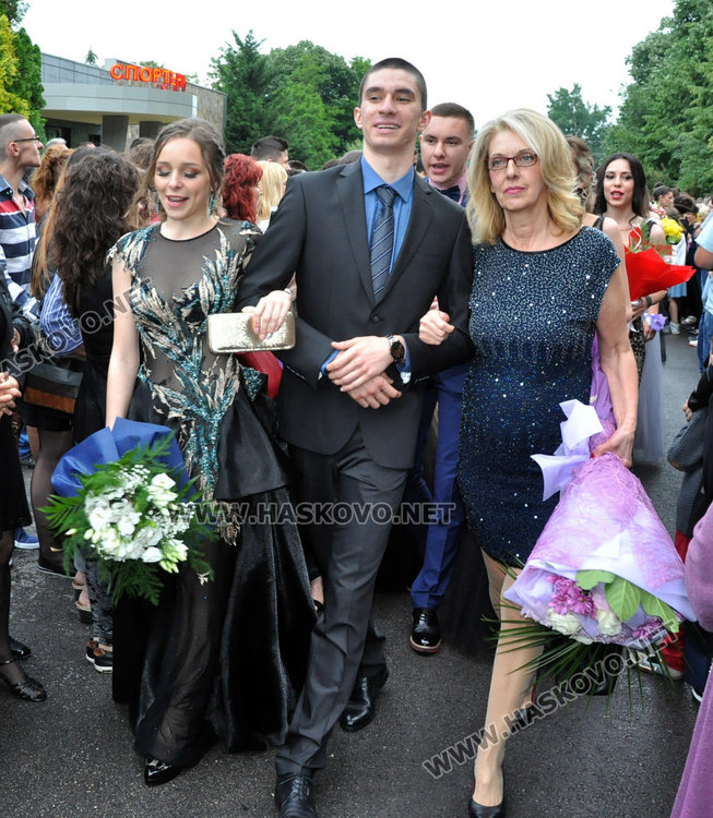 На випуск 2018 на Математическата гимназия ще му върви по вода