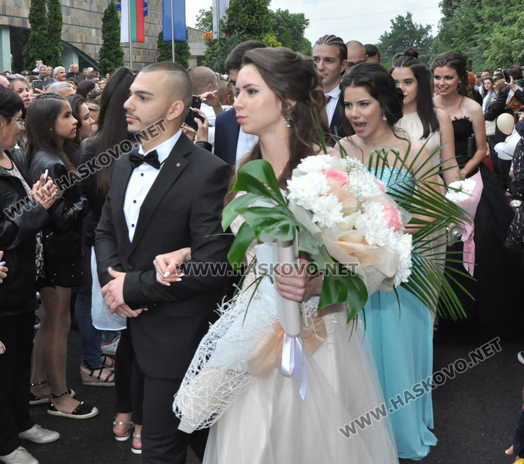 На випуск 2018 на Математическата гимназия ще му върви по вода