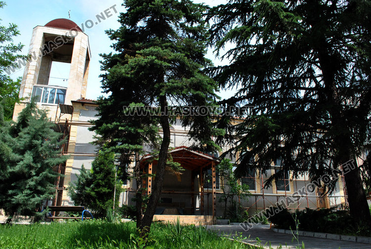 Църквата „Свети Димитър“ в ремонт, набират средства за покрива