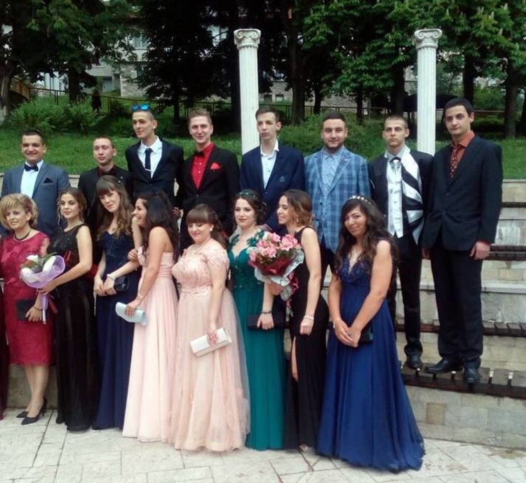 Най-старото средно училище в Смолян изпрати 33-ма абитуриенти