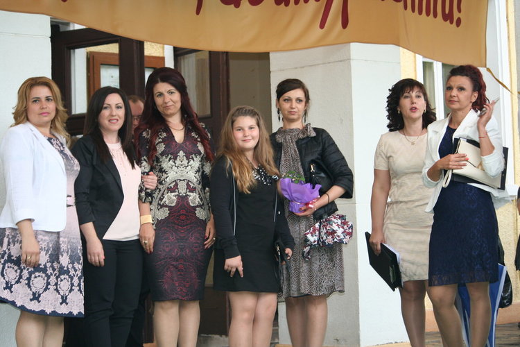 Абитуриентите на Професионалната гимназия изгряха на сцената