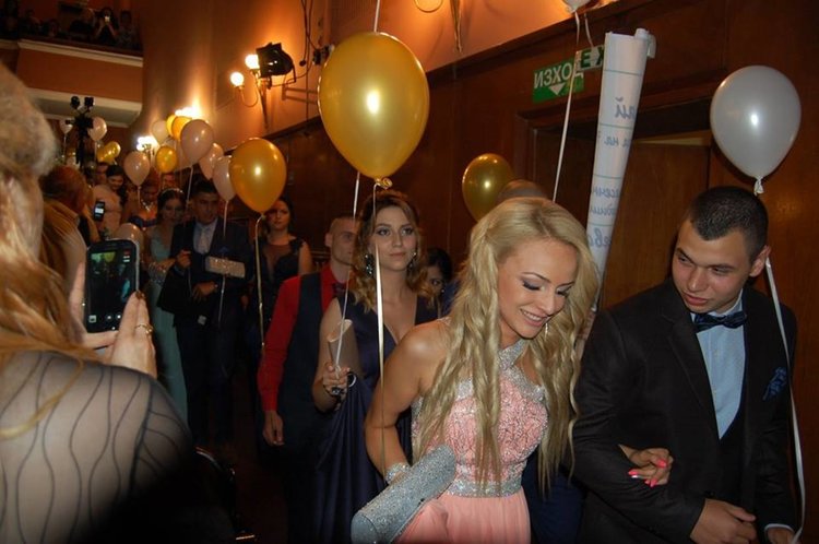 Абитуриентите на Професионалната гимназия изгряха на сцената