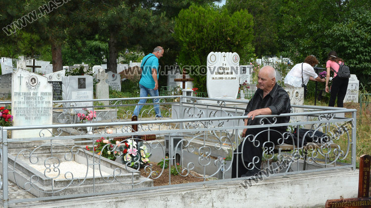 Хасковлии почетоха мъртвите на Черешова задушница