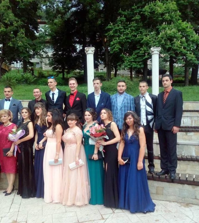 Най-старото средно училище в Смолян изпрати 33-ма абитуриенти