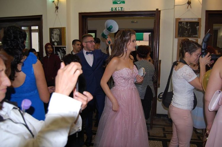 Абитуриентите на Професионалната гимназия изгряха на сцената