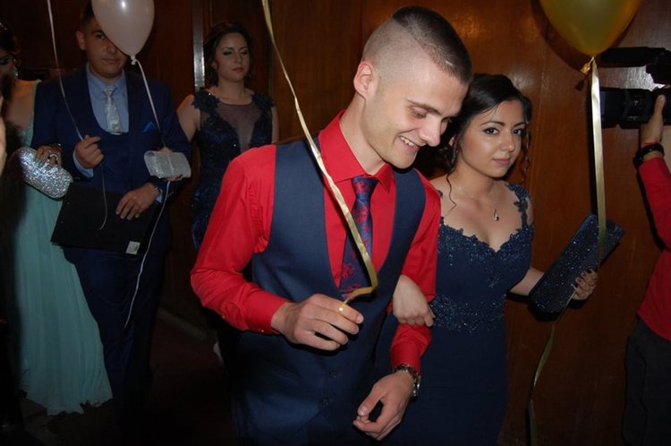 Абитуриентите на Професионалната гимназия изгряха на сцената