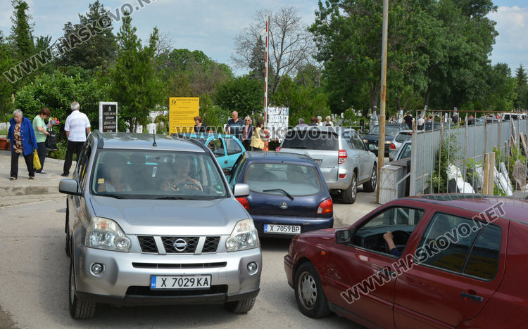 Хасковлии почетоха мъртвите на Черешова задушница