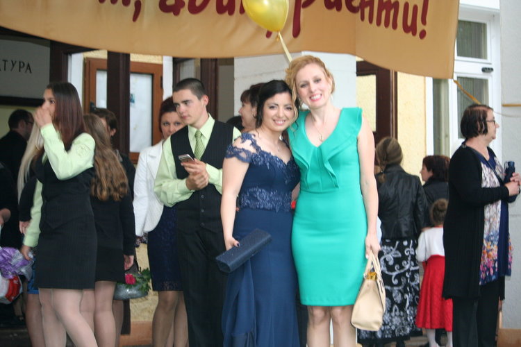 Абитуриентите на Професионалната гимназия изгряха на сцената