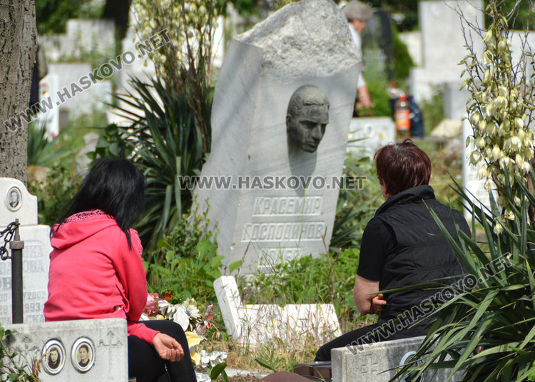 Хасковлии почетоха мъртвите на Черешова задушница