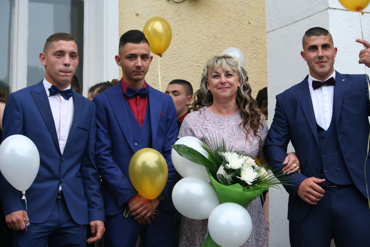 Абитуриентите на Професионалната гимназия изгряха на сцената