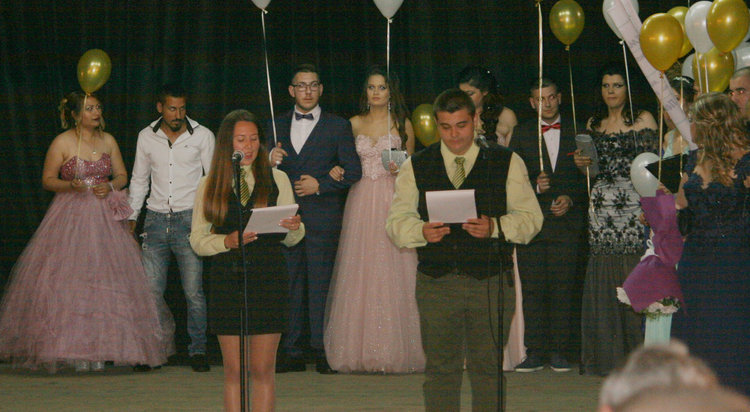 Абитуриентите на Професионалната гимназия изгряха на сцената