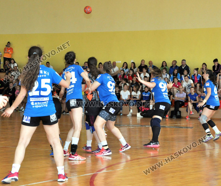 Хандбалистките на Хасково станаха вицешампионки на Държавното