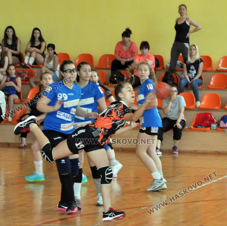 Хандбалистките на Хасково станаха вицешампионки на Държавното
