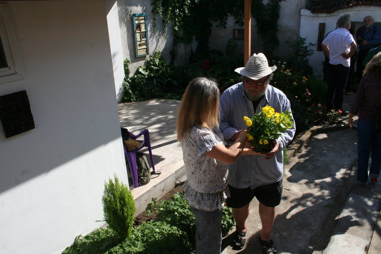 Арт галерия "Тоска" приюти "Крепежи"