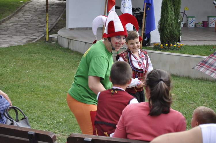 В Минерални бани празнуват от Задушница до Свети дух