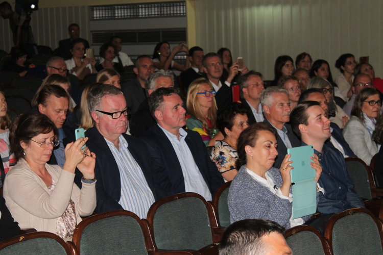 Дипломати от ЕС пяха „Седнало е Джоре дос”