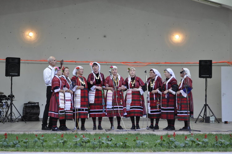 В Минерални бани празнуват от Задушница до Свети дух